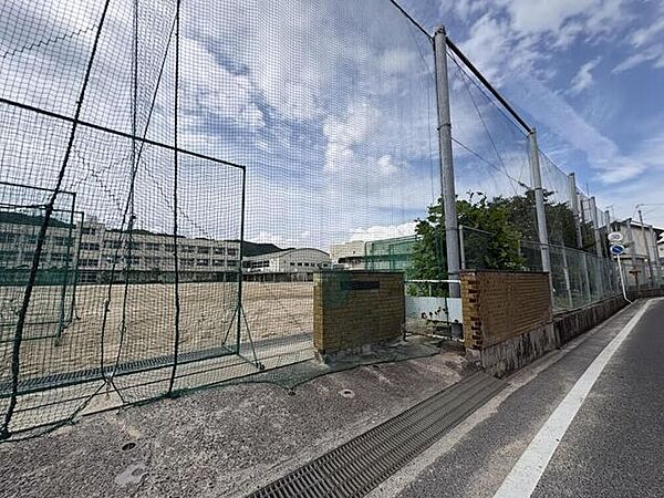 培遠中学校・AEDあり・冷暖房一部完備・カウンセラー非常勤 1020m