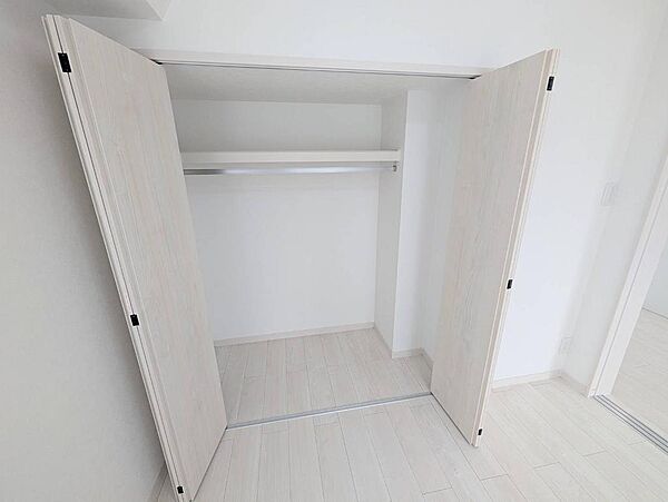お部屋をすっきり保てる大型クローゼット