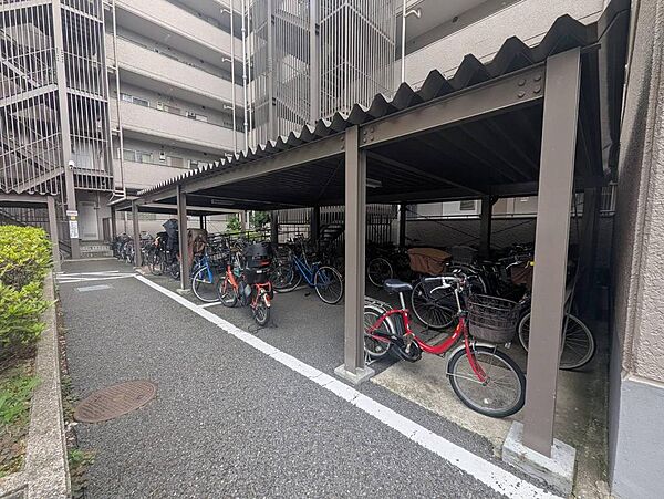 ◆屋根付きで雨の日も安心な敷地内駐輪場
