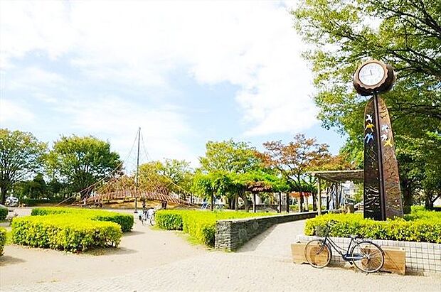 安行出羽公園 徒歩9分。 720m