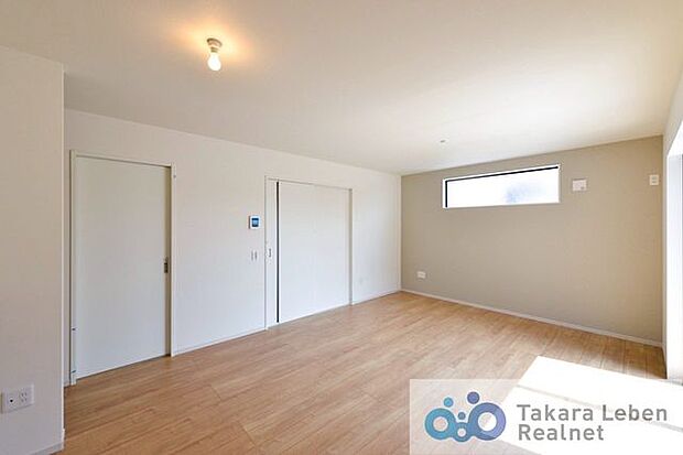 団らんの時を楽しみ、思い思いの時間を充実させるために欠かせないリビング。ご家族皆さまでゆったりとお寛ぎになれるよう、採光や通風を確保した心地良い空間となっております。