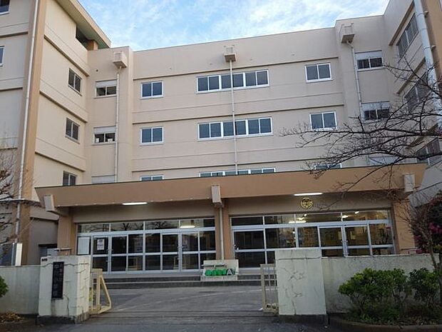 八潮市立中川小学校 徒歩3分。 200m