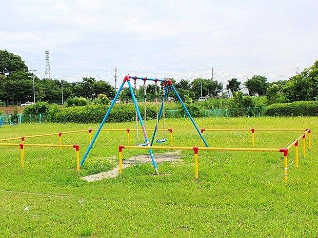 八潮南公園 徒歩9分。 720m