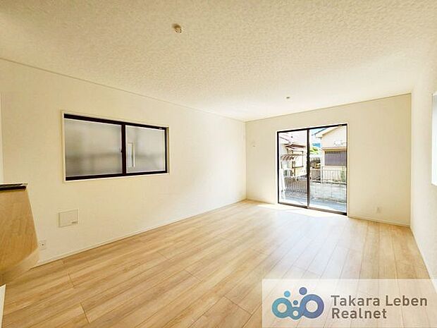 団らんの時を楽しみ、思い思いの時間を充実させるために欠かせないリビング。ご家族皆さまでゆったりとお寛ぎになれるよう、採光や通風を確保した心地良い空間となっております。