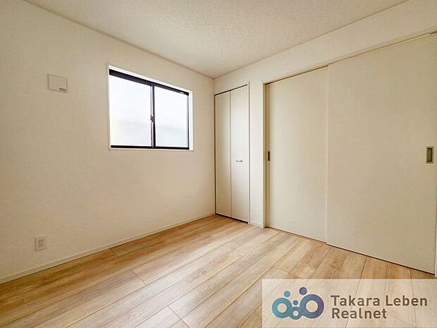 宿題をしたり、リモートワークに勤しんだり。落ち着いた雰囲気の中でゆっくりと思考を巡らすことができます。お子様が成長した後も独立した空間として利用可能です。