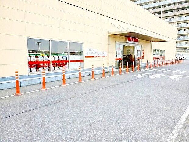 オーケー三郷中央店 徒歩7分。 550m