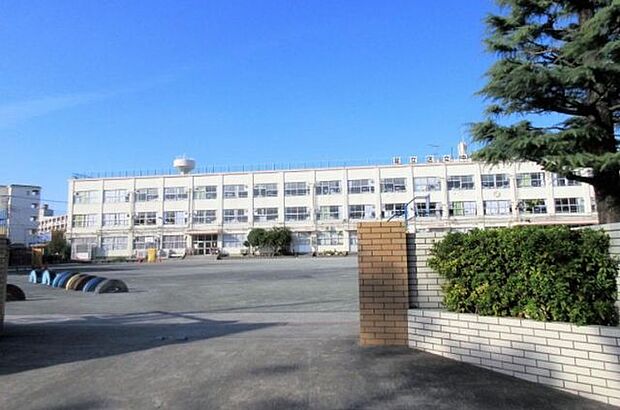 足立区立中川北小学校 徒歩6分。 420m