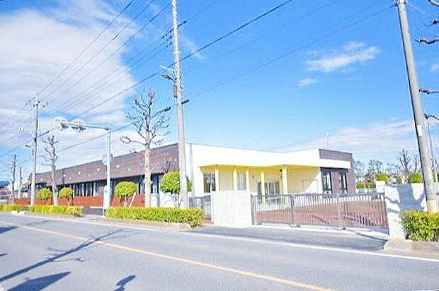 いなり幼稚園 徒歩8分。 550m