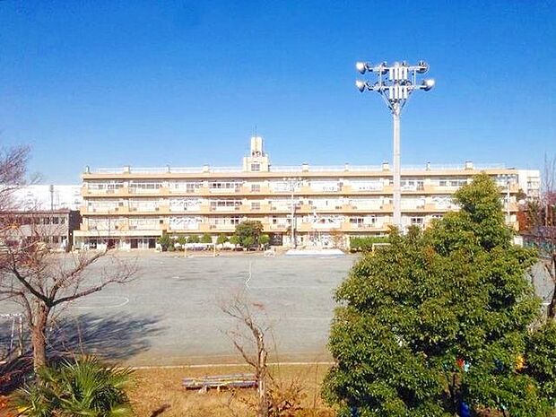 草加市立稲荷小学校 徒歩3分。 170m