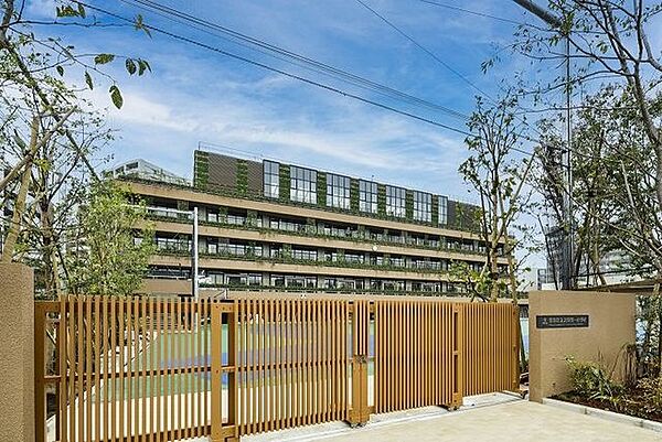 豊島区立池袋第一小学校 徒歩11分。 810m