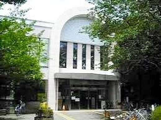 豊島区立上池袋図書館 徒歩7分。 560m
