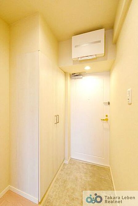 落ち着いた雰囲気の玄関は大切なお客様を迎えるのに最適です。毎日の外出や帰宅の際にも気持ちを落ち着かせてくれる空間になりそうですね。