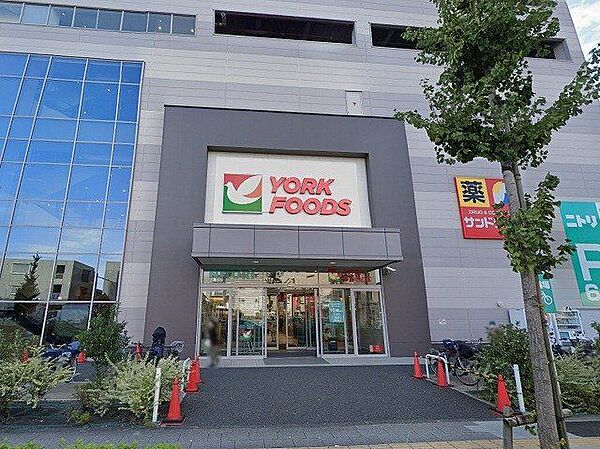 ヨークフーズ梅島店 徒歩6分。 450m