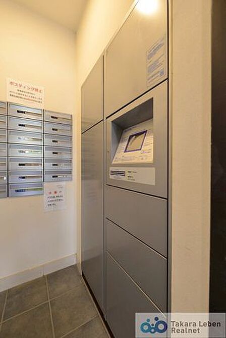 不在時の荷物の受け取りに便利な宅配ボックス。再配達依頼時の休日の時間の拘束から解放されます。