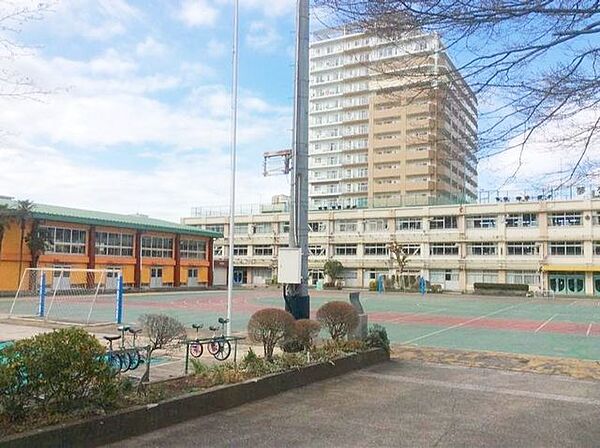 北区立滝野川第二小学校 徒歩9分。 670m