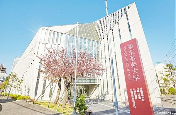 東京音楽大学付属図書館 徒歩6分。 440m