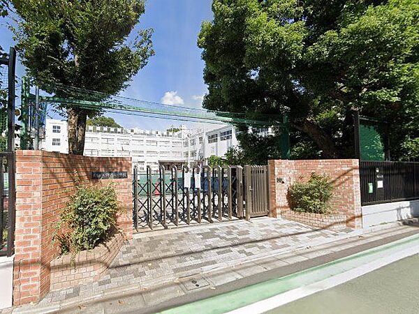 豊島区立仰高小学校 徒歩10分。 790m