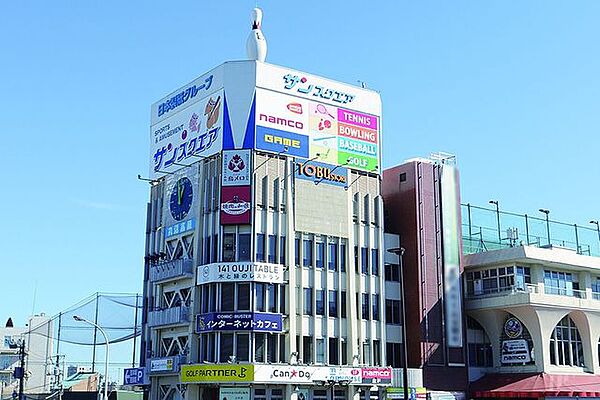 サンスクエア 徒歩20分。 1570m