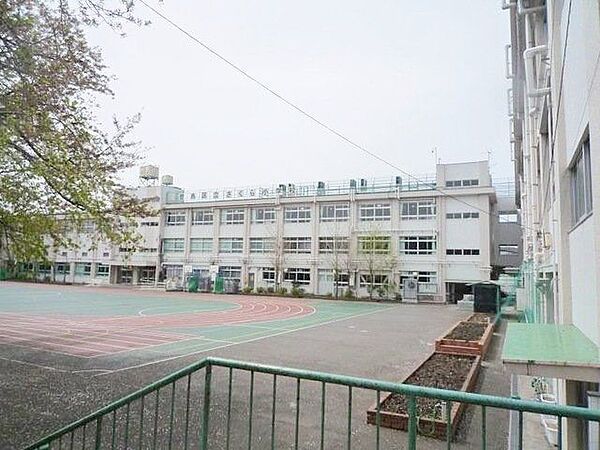豊島区立さくら小学校 徒歩5分。 400m