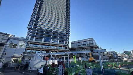 J&MALL 徒歩22分。 1710m