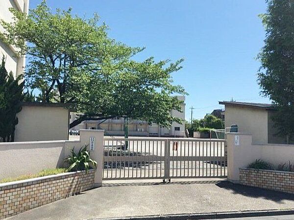 足立区立渕江中学校 徒歩17分。 1290m