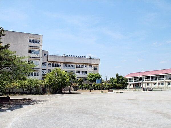 草加市立青柳中学校 徒歩6分。 470m