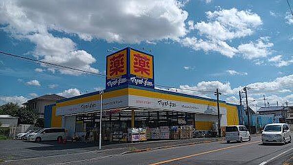マツモトキヨシ松飛台店 徒歩11分。 870m