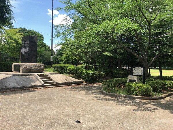 六実中央公園 徒歩25分。 1980m