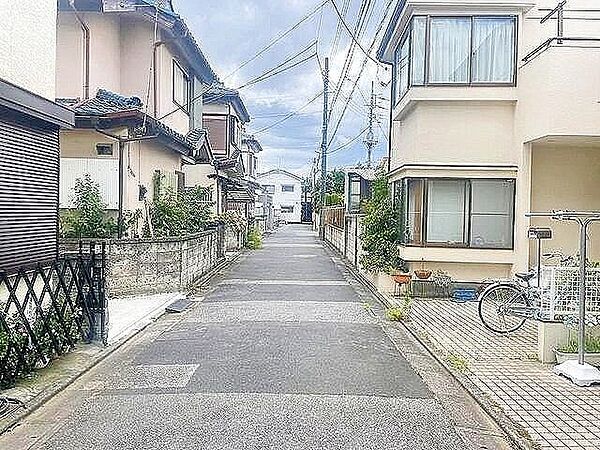 前面道路含む外観