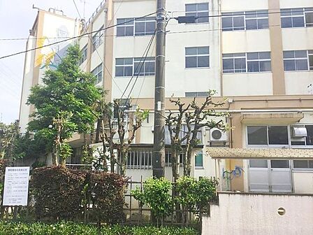 足立区立青井小学校 徒歩9分。 650m
