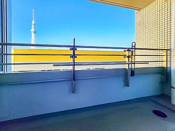 バルコニーからはスカイツリーを望むことができます（天候による）