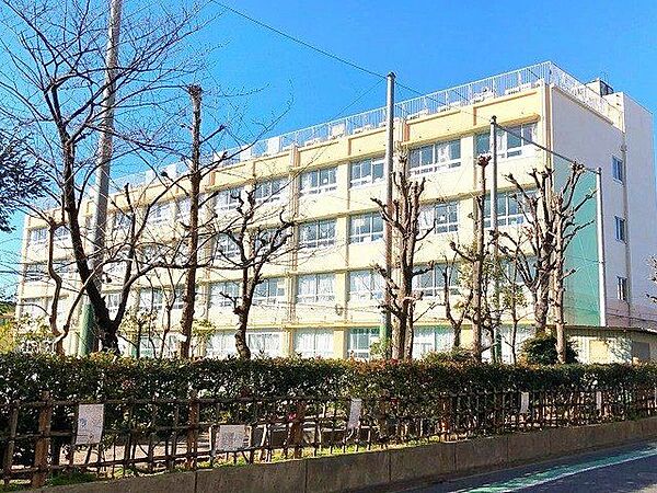 葛飾区立二上小学校 徒歩5分。 370m