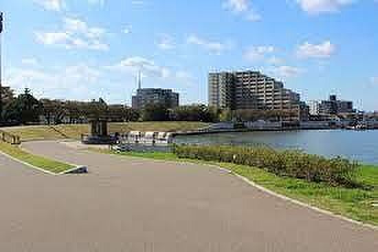 中川左岸緑道公園 徒歩10分。 760m