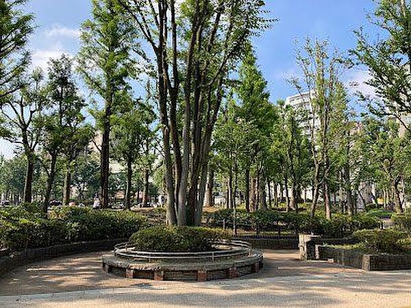 教育の森公園 徒歩22分。 1750m
