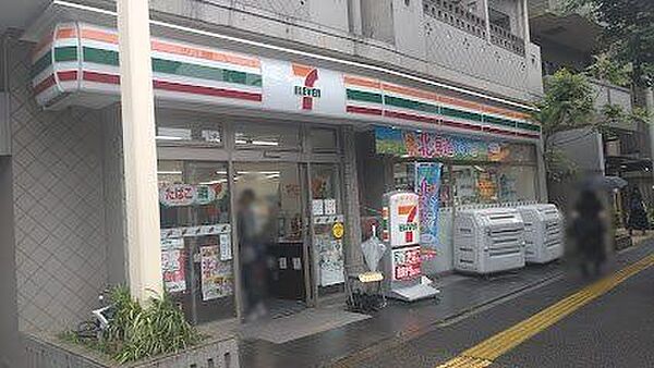 セブンイレブン文京向丘2丁目店 徒歩1分。 30m