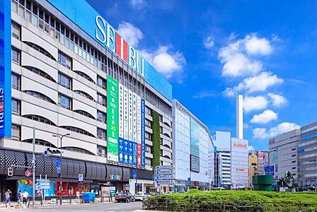 西武池袋本店 徒歩17分。 1360m