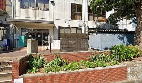 松戸市立図書館六実分館 徒歩14分。 1100m