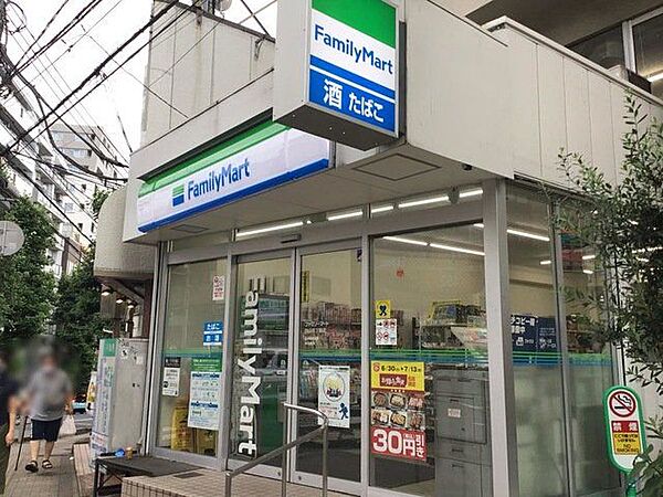 ファミリーマート白山五丁目店 徒歩1分。 70m
