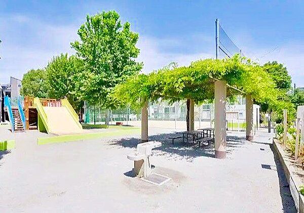 梅田公園 徒歩13分。 1020m