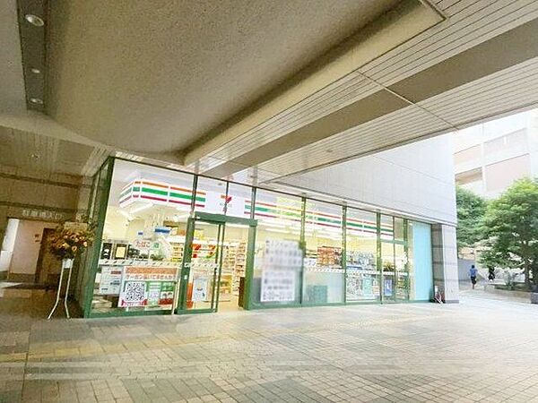 セブンイレブン第一ホテル両国店 徒歩4分。 250m