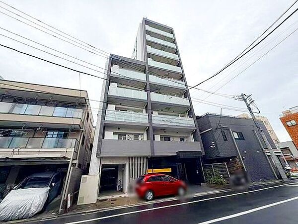 洗練されたフォルムと柔らかな印象を併せ持つ外観デザイン。街並みに自然と溶け込みながら、居住者様を優しく迎え入れます。