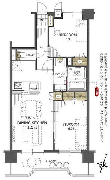 会話をしながらお料理が楽しめる人気の対面式キッチン。各所に収納を設けており荷物が多い方も安心です。