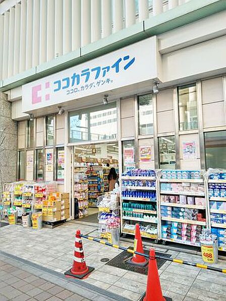 ココカラファイン北千住店 徒歩6分。 440m