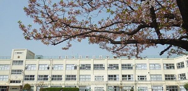 足立区立渕江小学校 徒歩7分。 490m