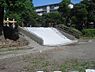 周辺：栗六公園 徒歩8分。 590m