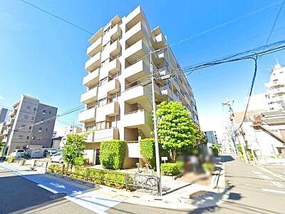 外観:陽光を浴び照らされた美しい煌めきのフォルムが、周りの風景に馴染みながらも存在感を際立たせております。もちろん、その中にもどこか優しさを感じさせるカラーを採用し、住まう人を優しく包み込みます。 外観:陽光を浴び照らされた美しい煌めきのフォルムが、周りの風景に馴染みながらも存在感を際立たせております。もちろん、その中にもどこか優しさを感じさせるカラーを採用し、住まう人を優しく包み込みます。