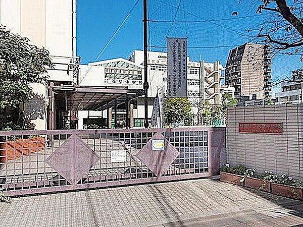 台東区立浅草中学校 徒歩22分。 1700m