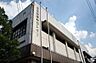 周辺：足立区立東和図書館 徒歩8分。 590m