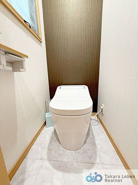 節水対策・省スペースとして人気のあるタンクレスを採用。お掃除もしやすいので日々の家事掃除の時短にも繋がりますね。