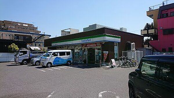 ファミリーマート新松戸六丁目店 徒歩7分。 520m